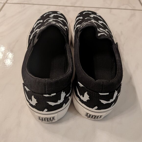 YRU Bat Shoes - White Bats on Black Background with White Platform Soles - Picture 6 of 9
